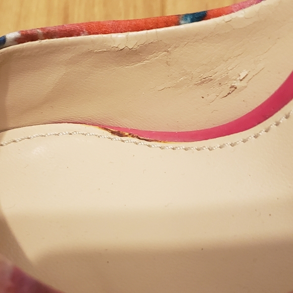 GUESS BEAUTIFUL FABRIC FLOWER STILETTO HEELS SIZE 7.5 - Picture 6 of 9